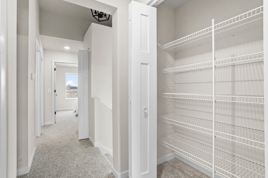 Building Photo - 940 Canter Dr