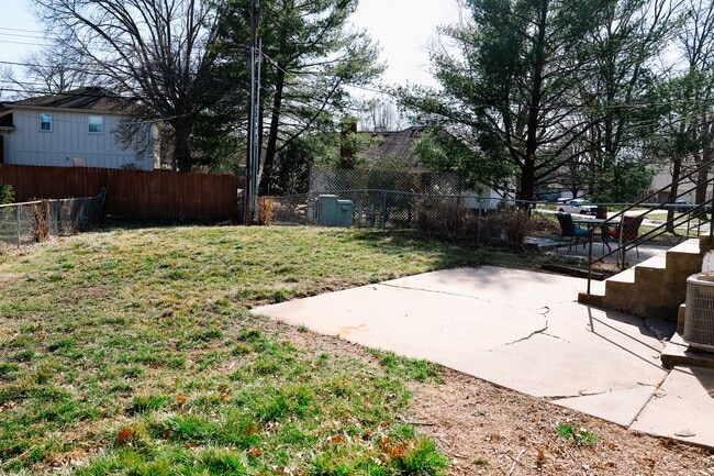 Building Photo - Spacious 3 Bedroom, 2 Bath Duplex with Att...