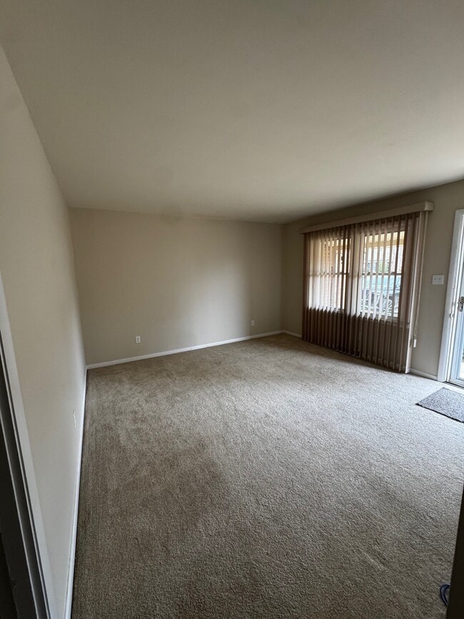 Building Photo - 114 Windsor Dr