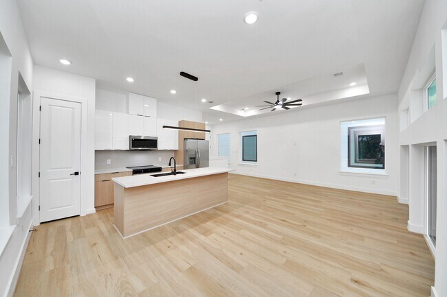 Building Photo - 7117 Eastwood St