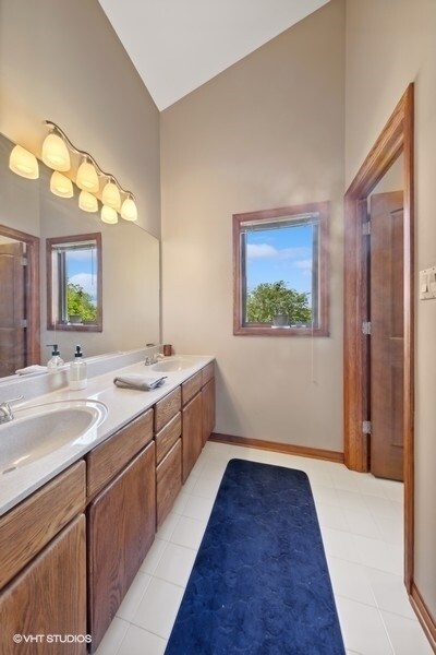 Building Photo - 905 Shelly Ln