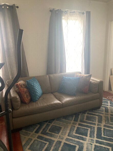 Building Photo - 1887 State St