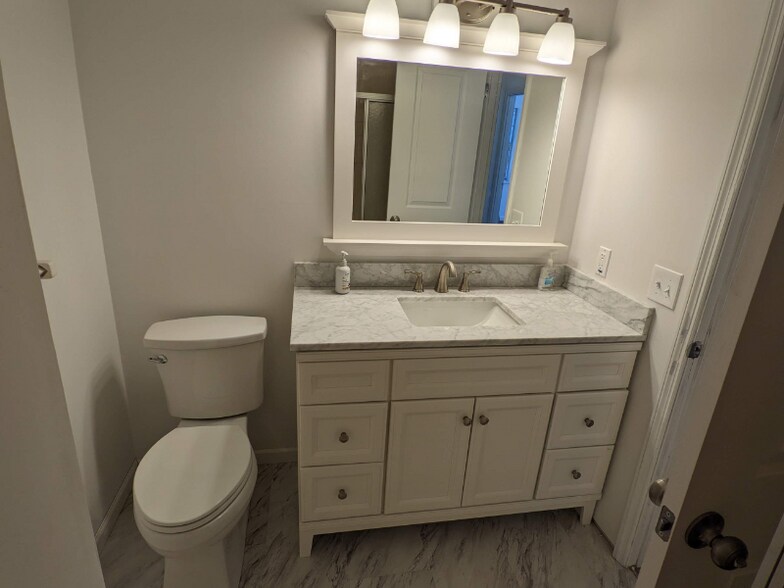 Building Photo - 1280 Gallaten Rd