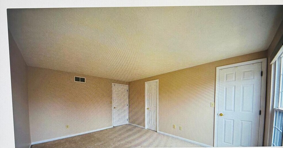 Building Photo - 8051 Hetz Dr