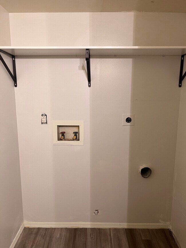 Building Photo - 7616 Mt Hood