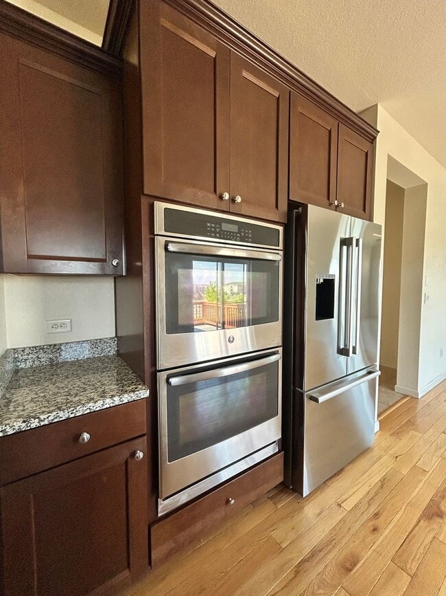 Building Photo - Spacious 5-Bedroom House with Large Fenced Yard