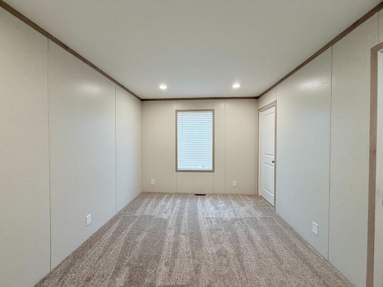 Building Photo - 29669 Danbury Ct