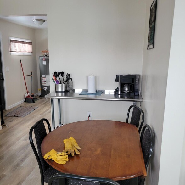 Building Photo - 1213 Center St