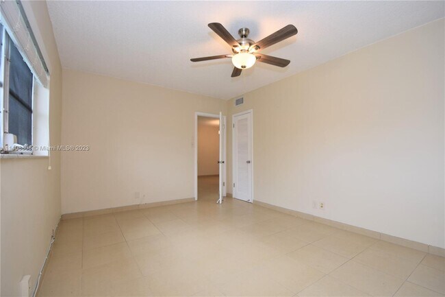 Building Photo - 7500 NW 5th Pl