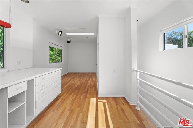 Building Photo - 4031 Hollyline Ave