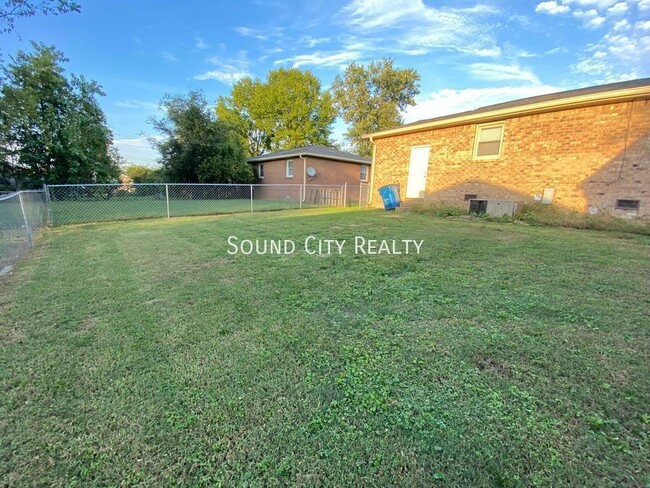 Building Photo - 3533 Albee Dr