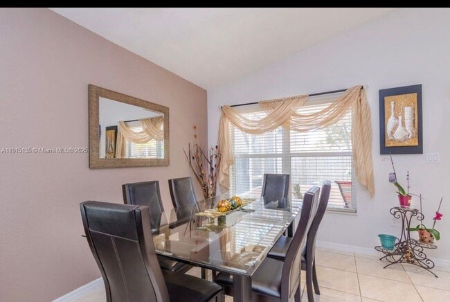 Building Photo - 1940 SE 14th Ct