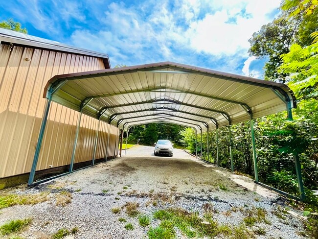 Building Photo - 169 Henley Rd