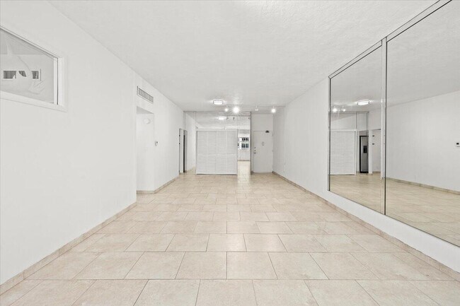 Building Photo - 4250 Galt Ocean Dr