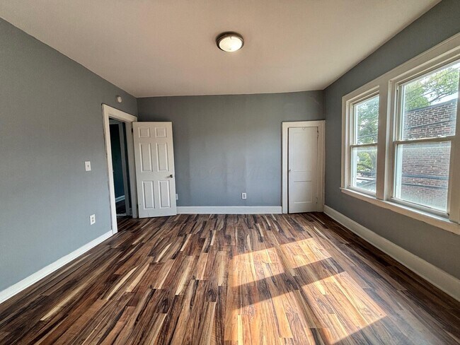 Building Photo - 448 E Woodrow Ave