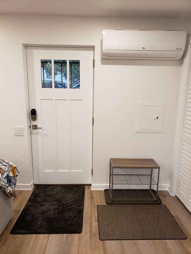 Building Photo - 15 E 117th St