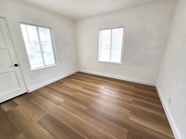 Building Photo - Updated 2 Bedroom 1 Bath Home on Large Lot