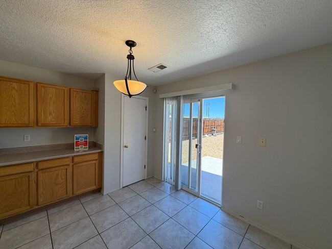 Building Photo - 3 Bedroom Home Near Unser Blvd NW & Ladera Dr NW!