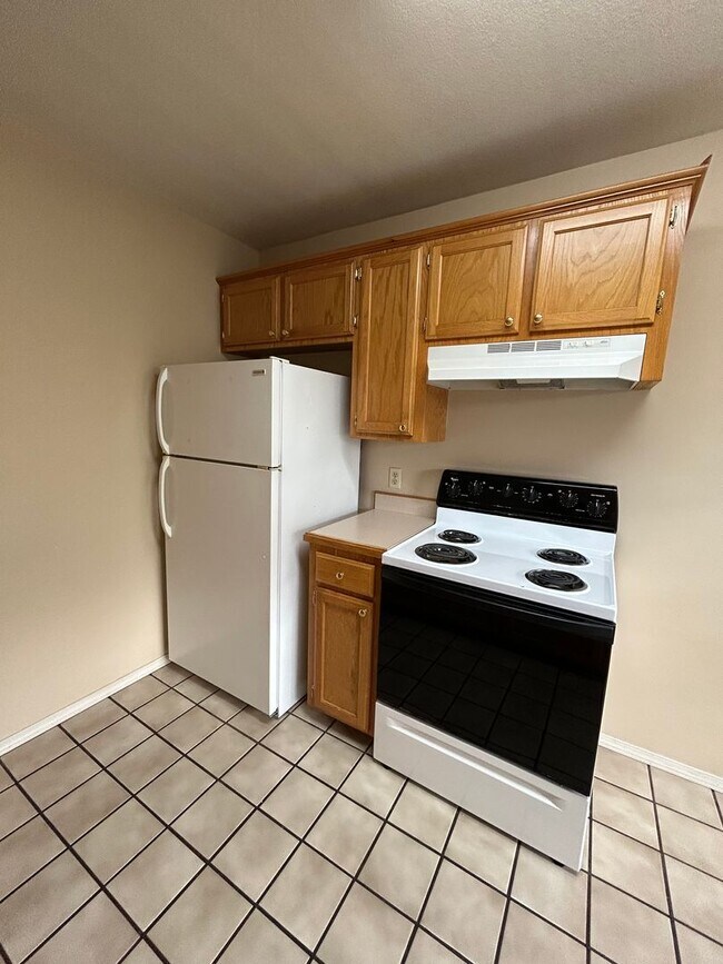 Building Photo - 1404 S Commerce Ave