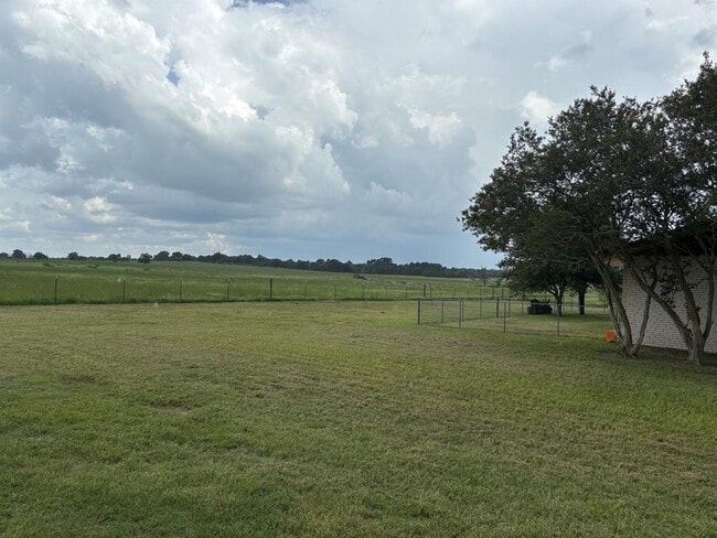 Building Photo - 3987 TX-304