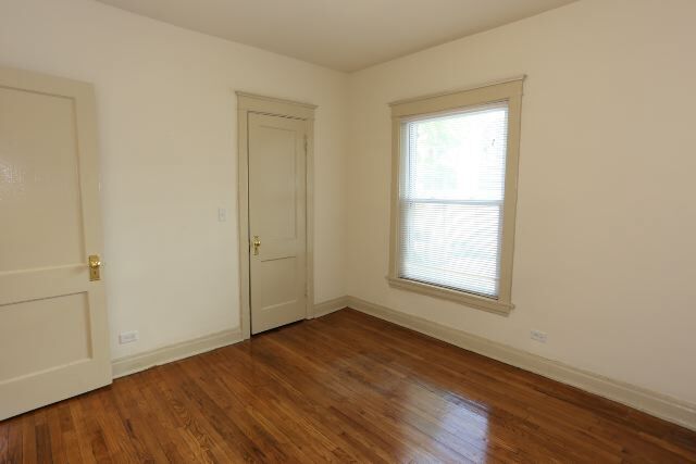 Building Photo - 4716 N Racine Ave