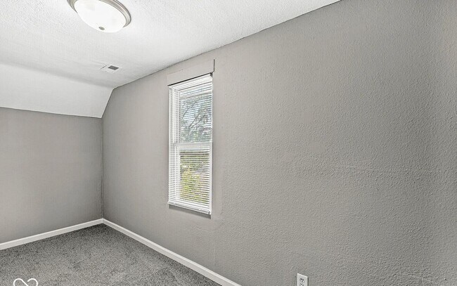Building Photo - 841 Birch Ave