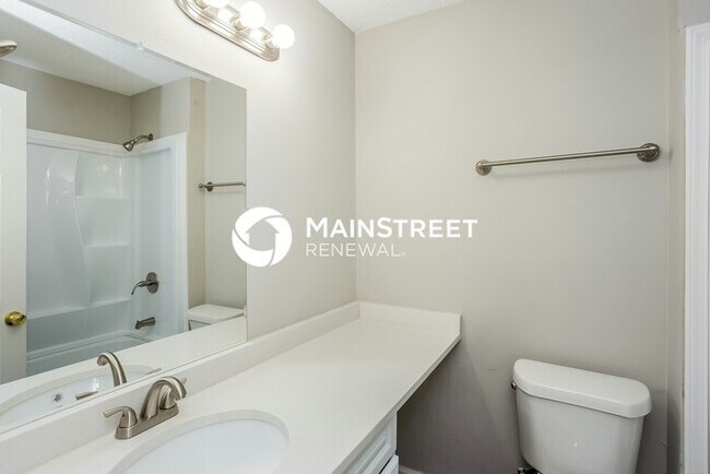 Building Photo - 5 Bedroom Pet-Friendly Home in Memphis, TN with Main Street Renewal
