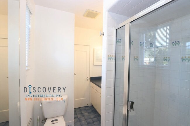 Building Photo - Traditional Six Bedroom Home with Exceptional SF Bay Views with In Law Unit