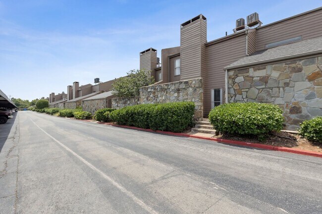 Building Photo - 2400 Sq Ft Condo for Rent Near Shopping