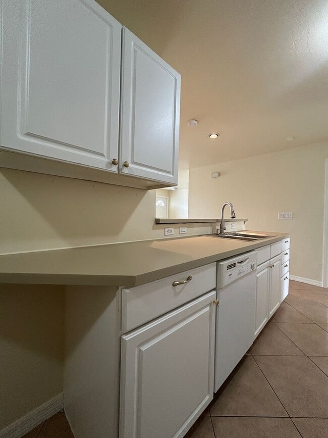Building Photo - Welcome Home! Spacious 3-Bedroom, 2-Bathro...