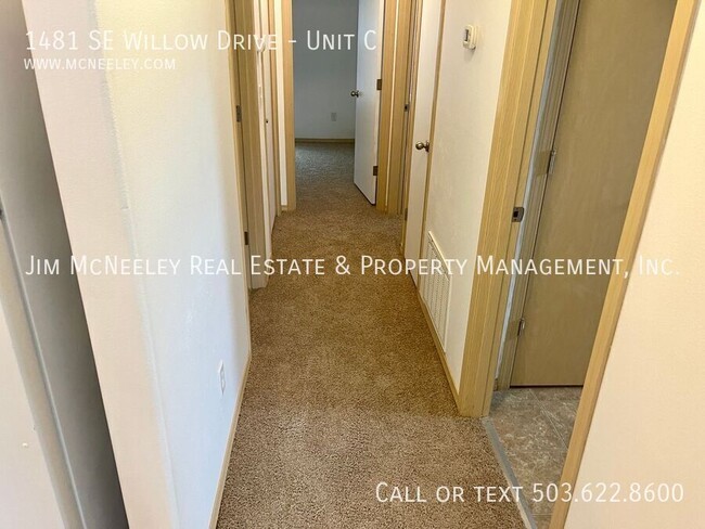 Building Photo - 1481 SE Willow Dr