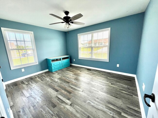Building Photo - 605 Strawberry Dr