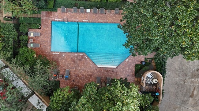 Building Photo - 14 Greenway Plz