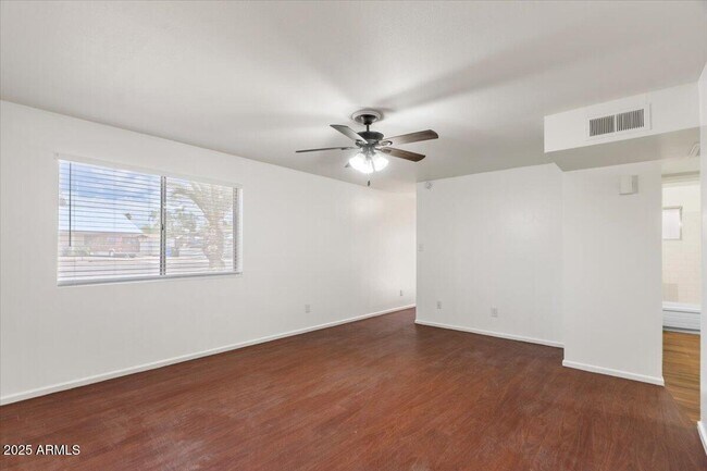 Building Photo - 1321 E Carol Ave
