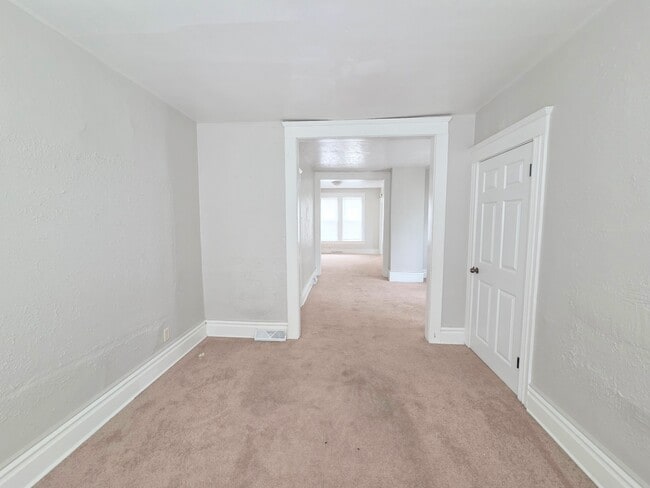 Building Photo - 217 W Masterson Ave