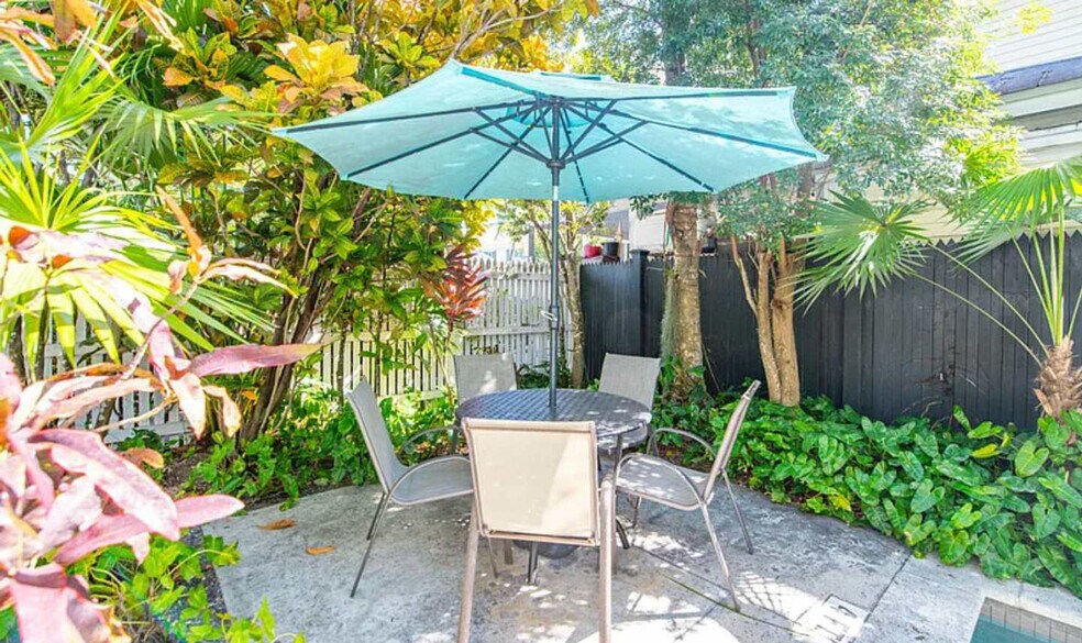 Building Photo - 120 Angela St