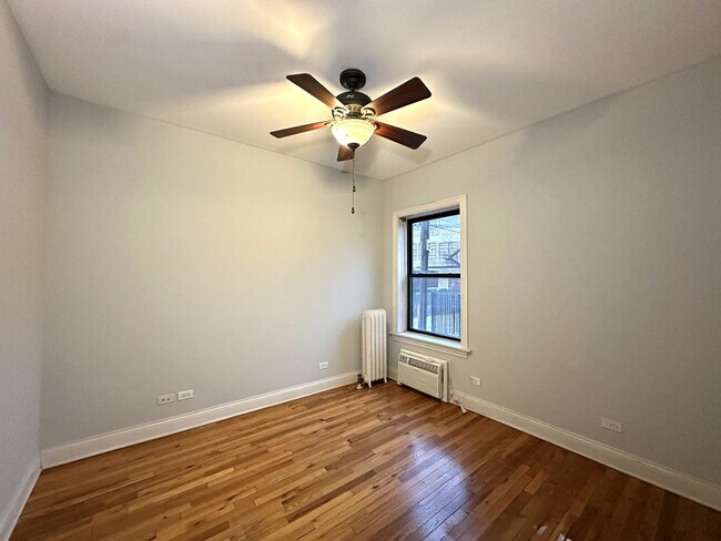 Building Photo - 749 W Addison St