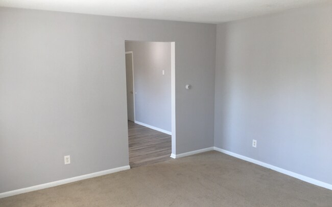 Building Photo - Amazing 2 Bed/1 Bath apartment in the hear...