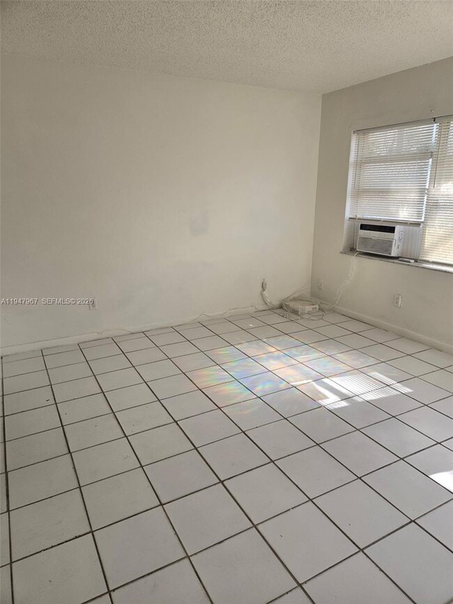 Building Photo - 6604 Miramar Ave