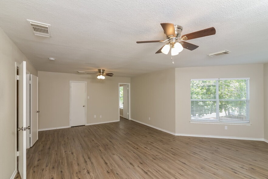 Building Photo - 438 Wiggins Creek