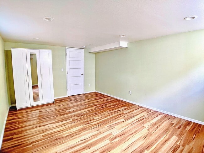 Building Photo - 5404 NE 54th Ave