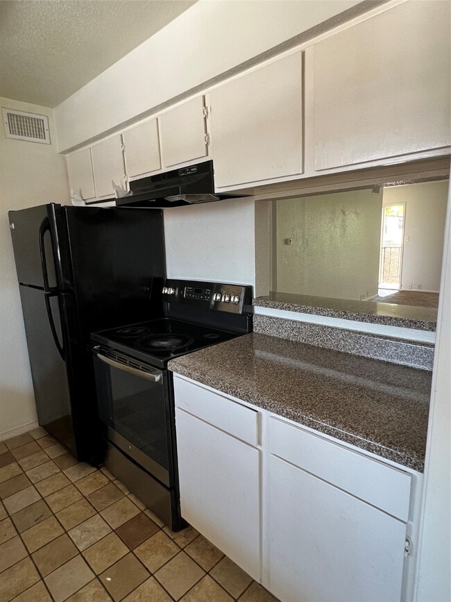 Building Photo - 3303 W Greenridge Dr