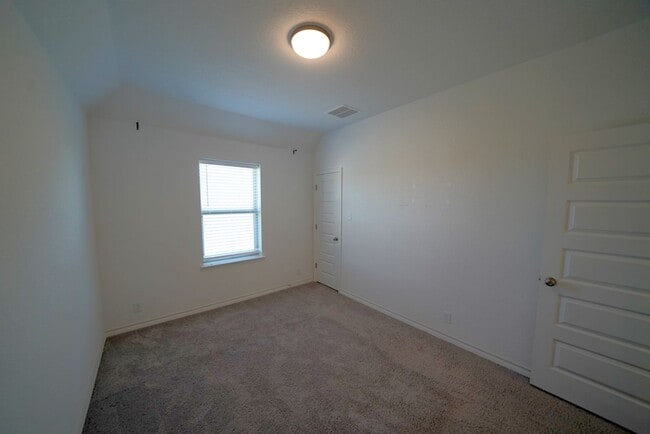 Building Photo - Luxury Living in Davis Ranch