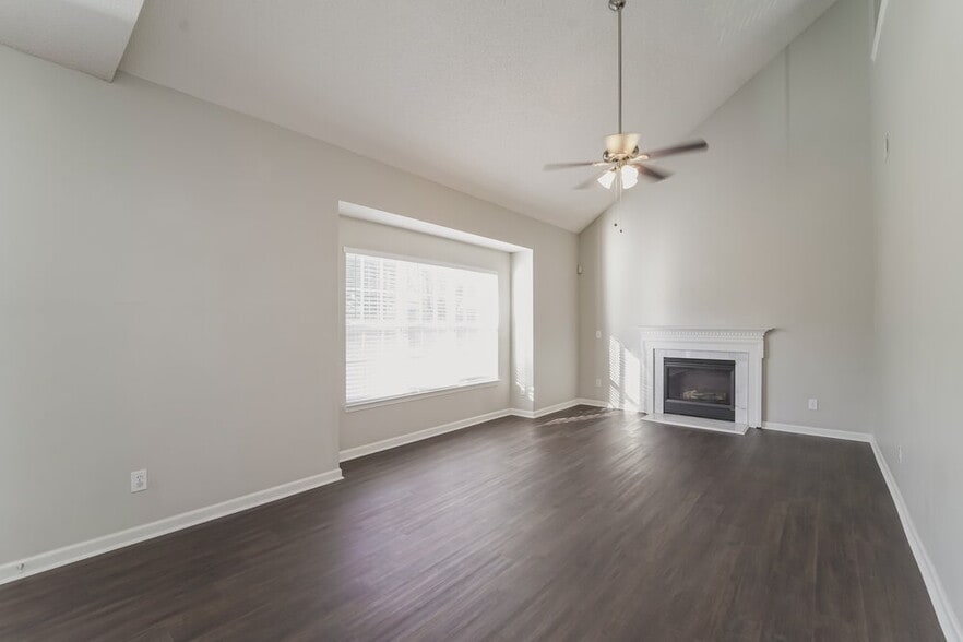 Building Photo - 2700 Hampton View Ct