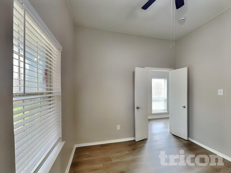 Building Photo - 1000 Trinidad Dr