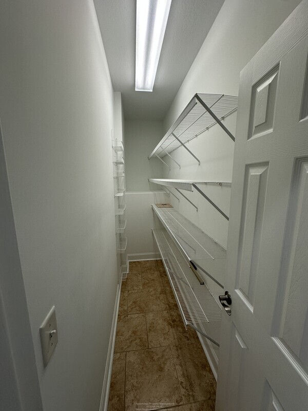 Building Photo - 5511 Ginkgo Rd