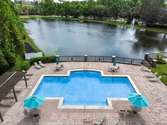 Building Photo - Newly Renovated 2-Bedroom Corner Unit in G...