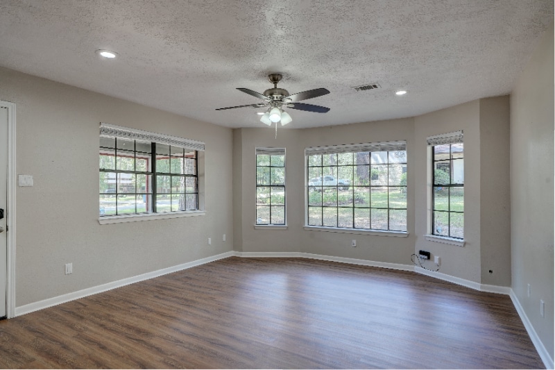 Building Photo - 4811 Holly Ln S