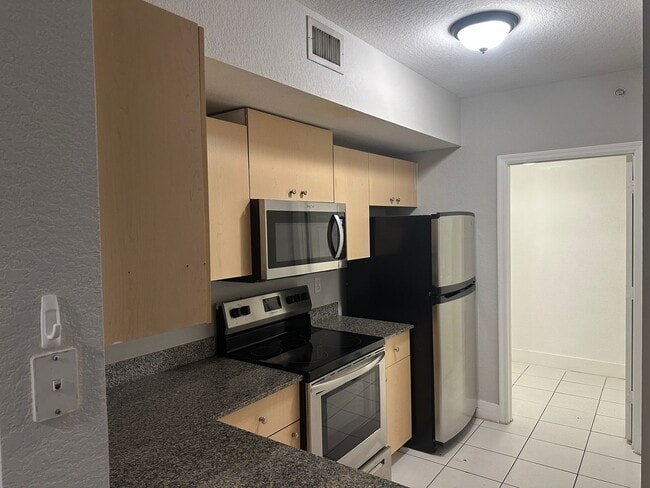 Building Photo - 2 Bedroom Condo in Aventine - Miramar