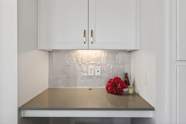 Building Photo - 1301 Leah Ave